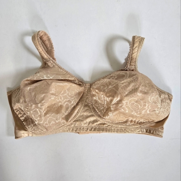 Playtex 4745 Beige 18 Hour Ultimate Lift and Support Wireless Bra Sz 44DD - Picture 2 of 8